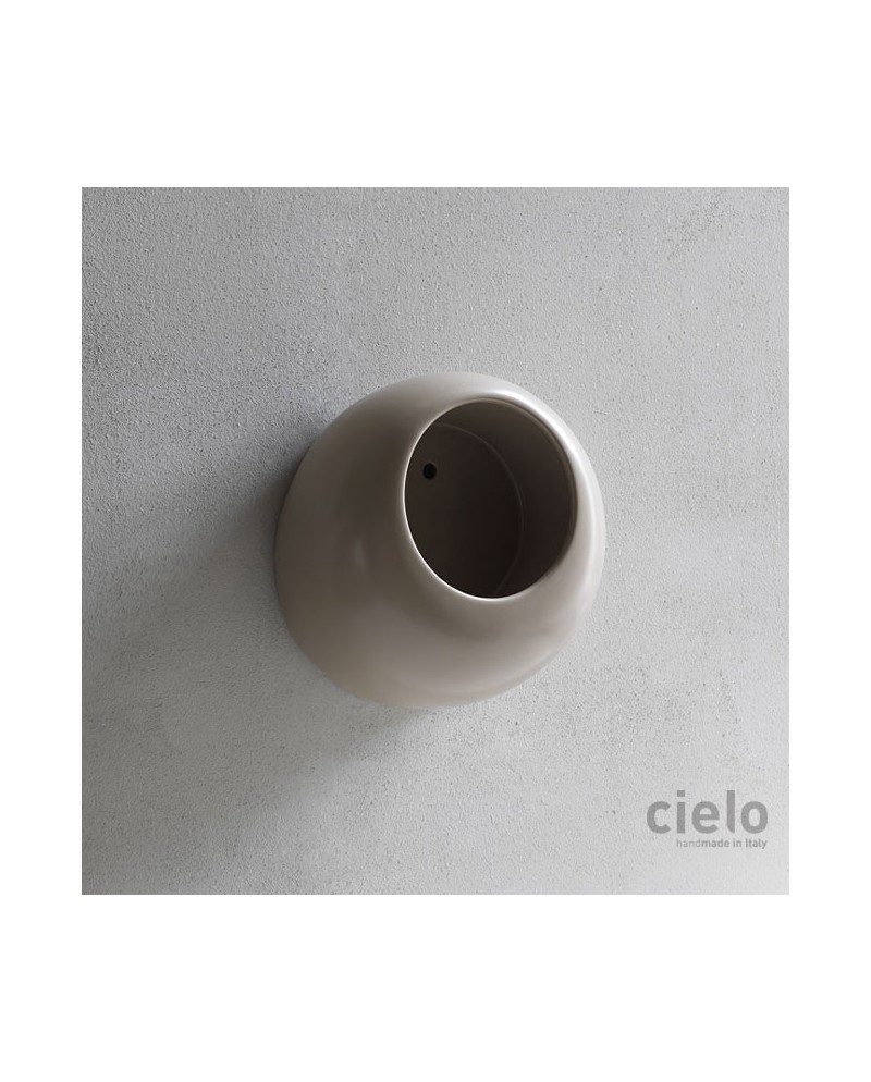 Mini Ball de Cielo es un urinario cerámico de colores | Terracerámica