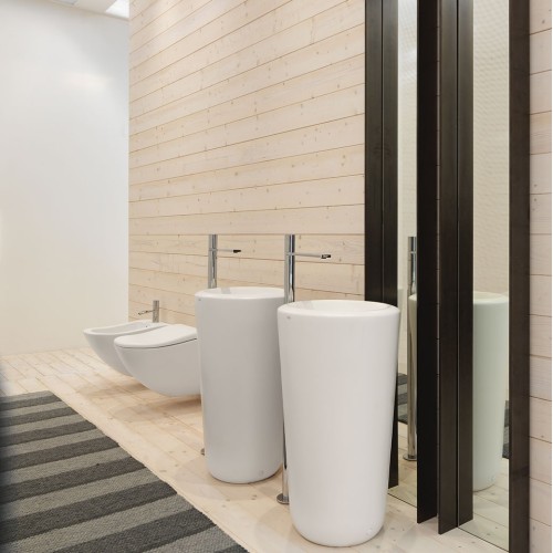 Fluid de Cielo es un lavabo freestanding en colores | Terracerámica