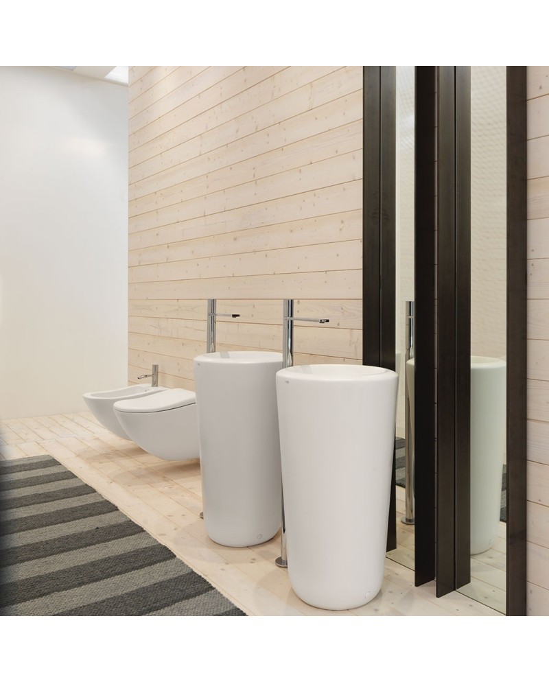 Fluid de Cielo es un lavabo freestanding en colores | Terracerámica Fluid de Cielo es un lavabo freestanding en colores | Terracerámica