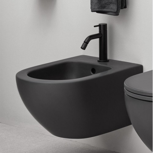 Enjoy es un mini bidet de colores de la marca Cielo | Terracerámica