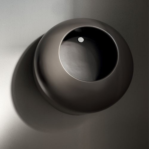Mini Ball de Cielo es un urinario cerámico de colores | Terracerámica