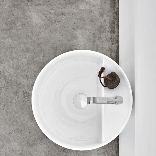 Nic Ovvio es un lavabo freestanding en colores | Terracerámica