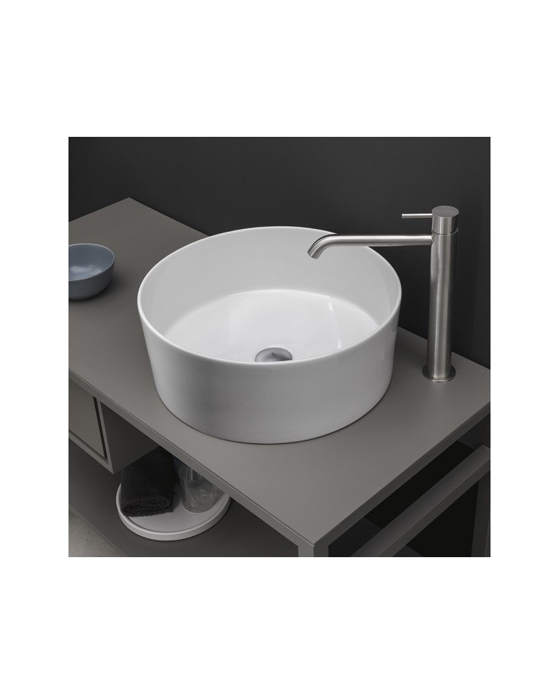Nic Ovvio es un lavabo redondo sobrencimera en colores | Terracerámica Nic Ovvio es un lavabo redondo sobrencimera en colores | Terracerámica