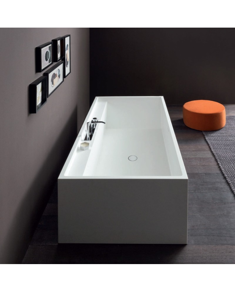 Bañera exenta marca NIC, modelo Pool Maxi | Terraceramica Bañera exenta marca NIC, modelo Pool Maxi | Terraceramica