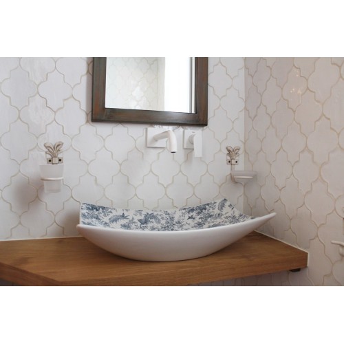 Arabesque es un azulejo terracota esmaltada handmade | Terracerámica