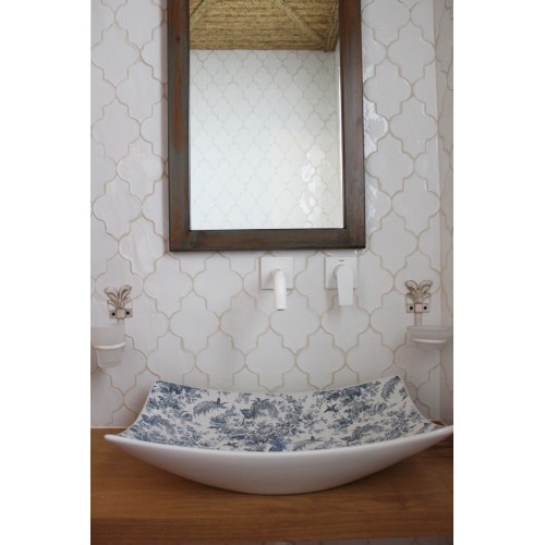 Arabesque es un azulejo terracota esmaltada handmade | Terracerámica