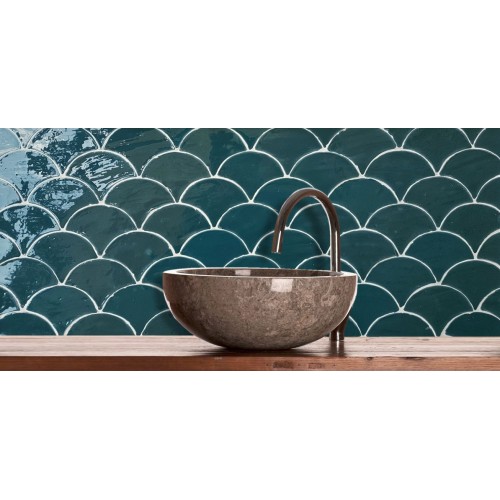 Escama es un azulejo en terracota esmaltada handmade | Terracerámica