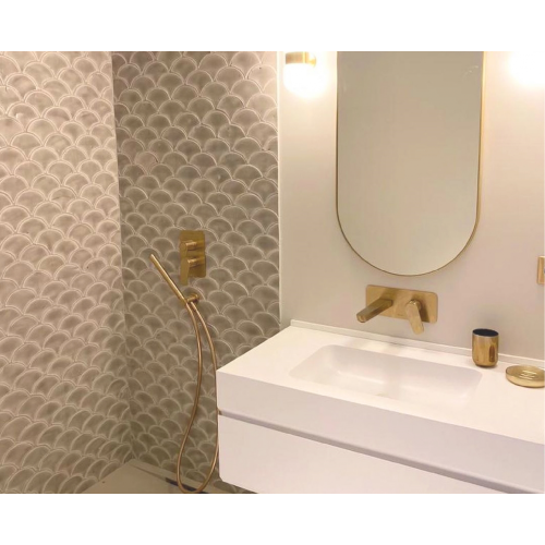 Escama es un azulejo en terracota esmaltada handmade | Terracerámica