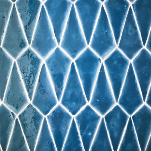 Kite es un azulejo terracota esmaltada handmade | Terracerámica