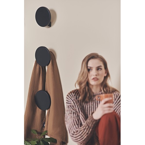 Dots es un calentador de toallas de Tubes de colores | Terracerámica