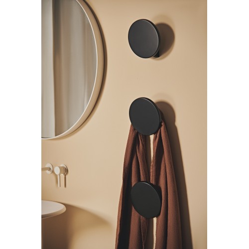 Dots es un calentador de toallas de Tubes de colores | Terracerámica