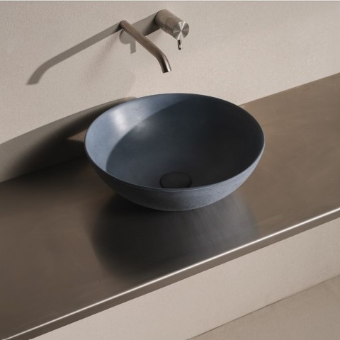 Moon de Sira es un lavabo sobreencimera de hormigón | Terracerámica