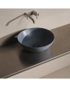 Moon de Sira es un lavabo sobreencimera de hormigón | Terracerámica